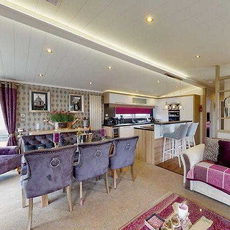Tattershall Vip Lodge- Lakeside Setting With Hot Tub And Private Fishing Peg Situated On Osprey Lake Tattershall Park Exterior photo