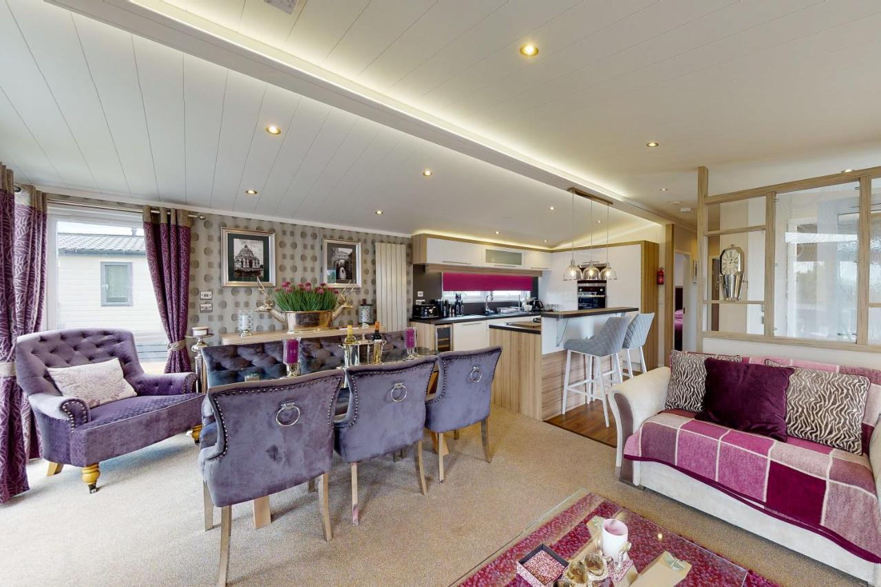 Tattershall Vip Lodge- Lakeside Setting With Hot Tub And Private Fishing Peg Situated On Osprey Lake Tattershall Park Exterior photo