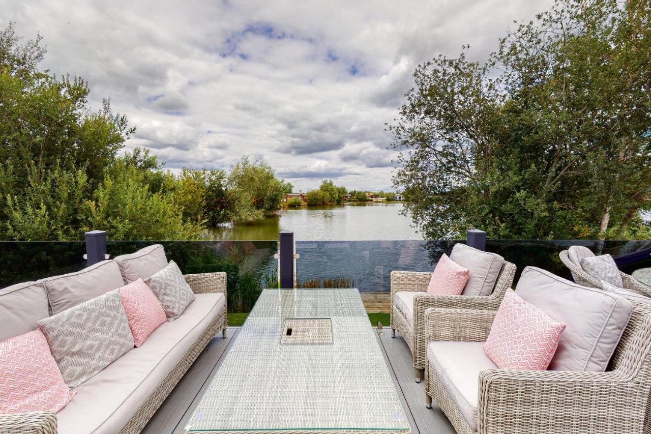 Tattershall Vip Lodge- Lakeside Setting With Hot Tub And Private Fishing Peg Situated On Osprey Lake Tattershall Park Exterior photo
