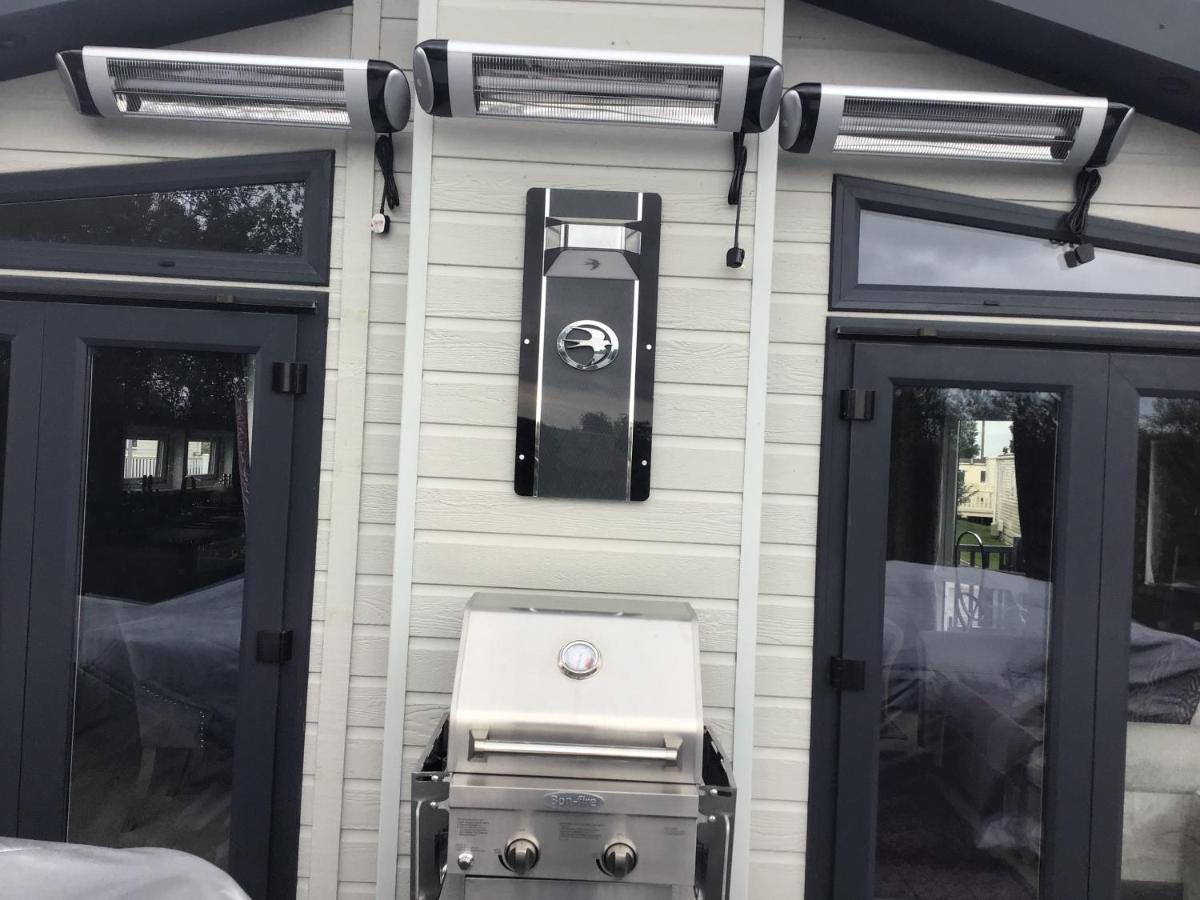 Tattershall Vip Lodge- Lakeside Setting With Hot Tub And Private Fishing Peg Situated On Osprey Lake Tattershall Park Exterior photo